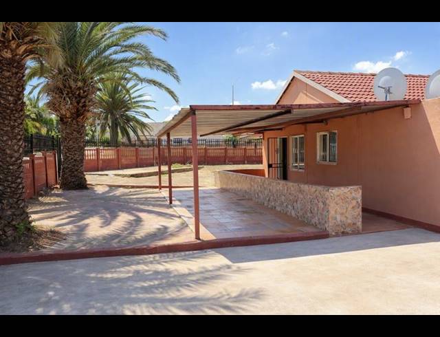 3 BEDROOM HOUSE FOR SALE IN LOTUS GARDENS